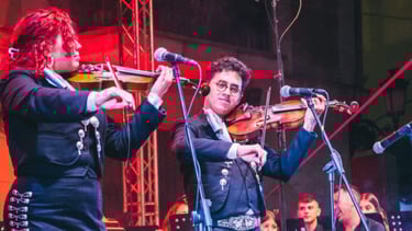 Mariachis en Madrid con traje tradicional mexicano
