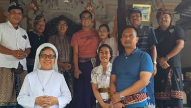 Romo paroki beserta perwakilan umat Paroki Tuka Menyama Braya bersama Bendesa Adat Buduk