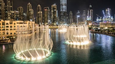 foto do show das fontes no burj khalifa dubai