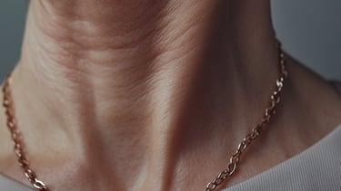 Nerfertiti neck lift