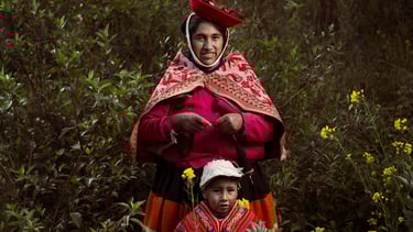 Madre e hijo miembros de la Cooperativa Artesanal de Ollantaytambo