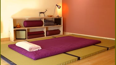 ma salle de shiatsu et de massage Thaï, une ambiance reposante propice au yoga