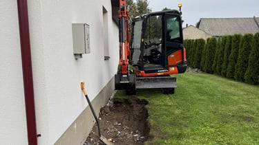 pamato atkasimas apsiltinimui, siltinimui, nukasamas juodzemis tiek kiek reikes pamato siltinimui