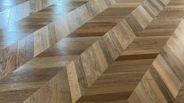 Posa parquet a spina di pesce italiana, francese, ungherese, prefinito, incollato