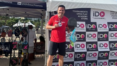 Jogando beach tennis, esporte que amo