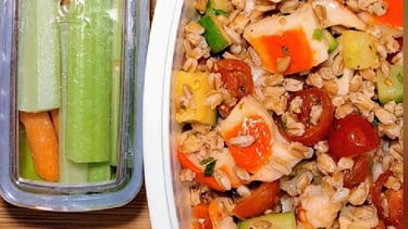 Ready for the lunchbox: farro salad with seafood