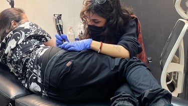 tattoo artist doing tattoo in lahore