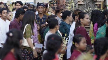 umat membawa paku pipid