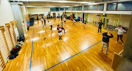 ampia sala della Gotha con ragazzi che giocano