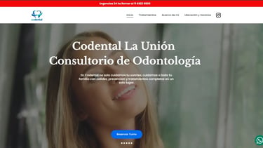 Página de inicio del sitio web de la clínica dental Codental La Unión, que muestra a una mujer sonri