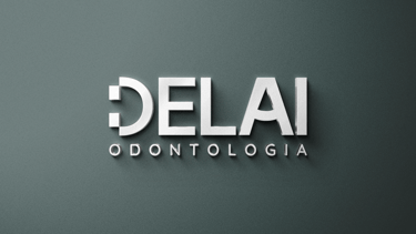 o logo de delai odontologia sobre um fundo verde