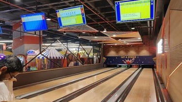 Time zone gaur city Mall