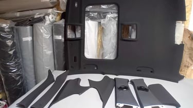 Rénovation tissu ciel de toit et les montants BMW à Bordeaux 