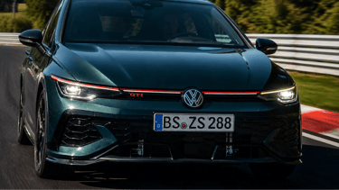Volkswagen Golf GTI Edition 50 durante volta rápida em Nürburgring