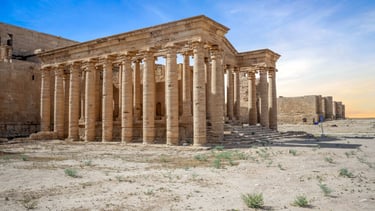 لحضر هي مدينة عراقية تقع على بعد 80 كم جنوب غرب الموصل، وتعتبر مركز قض الحضر في محافظة نينوى. يعتقد أنها أسست في بداية القر