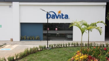 Proyecto lámparas de paneles solares clínica Davita