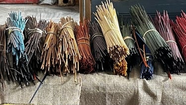 Atelier d’artisanat d’art, ébénisterie et marqueterie de paille à Marseille.