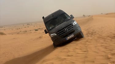 Offroad Reise durch die Wüste Marokkos mit Allrad Van