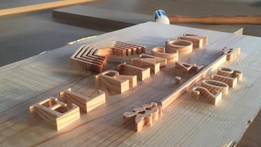 Imagen de madera mecanizada con máquina CNC