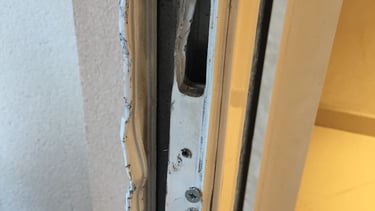 effraction encadrement .porte net opening serrure abimé réparation 