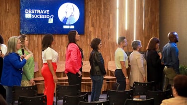 Vivian Lima: VIVIAN LIMA – ela destravou a comunicação positiva através de técnicas e ferramentas.