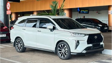 Layanan rental mobil lepas kunci adalah jasa penyewaan mobil di mana penyewa bisa menggunakan mobil 
