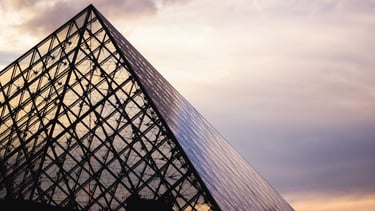 L’univers éblouissant de la mode au Louvre