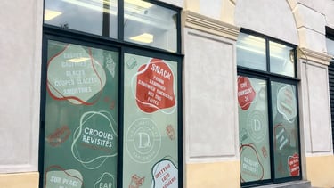 Conception et impression d'une vitrine de magasin Narbonne