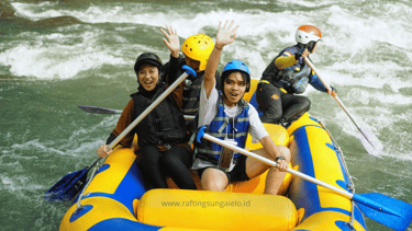 Elo Rafting Magelang, arung jeram aman untuk pemula hingga profesional.