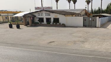 Zona de aparcamiento y punto de encuentro