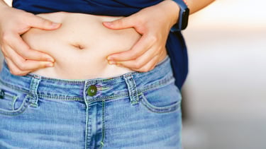 A person squeezing there stomach