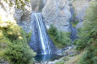 Belle cascade à Péreyres en Ardèche