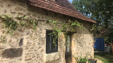 Façade de maison en pierres