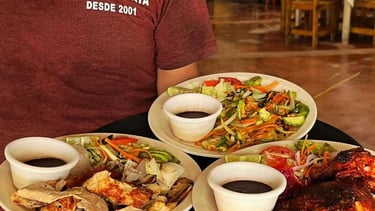 comida típica yucateca en restaurante sacbe maya