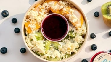 pancakes, tangles, salsa frutos rojos