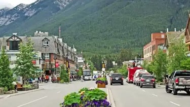 Day trip shuttle departing for Banff, Lake Louise, and Moraine Lake