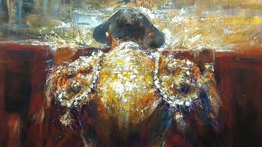 Cuadro al óleo de un torero de espaldas apoyado en la barrera, destacando el brillo dorado del traje de luces.
