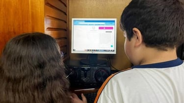 Alunos interagindo com a ferramenta