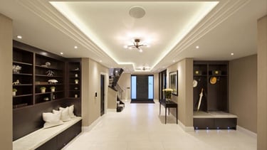 Un pasillo con un banco y un banco en el medio de la habitación servicio de limpieza a domicilio