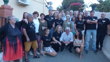 Grupo de socios y socias