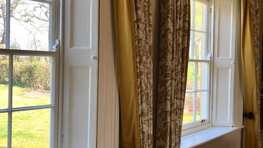 Curtains with a leading edge