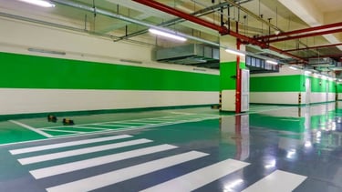 Aplicación de suelo epoxi de alta resistencia en un garaje de Bilbao