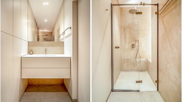 Nowoczesna łazienka: po lewej umywalka z szafką i lustrem, po prawej przeszklona kabina prysznicowa.