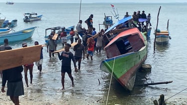 Pembongkaran Material di Desa Longgar