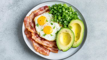uova bacon avocado colazione