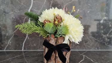 Vėlinių puokštės. Kolumbariumo puokštė. Panevėžyje. "RP Design"