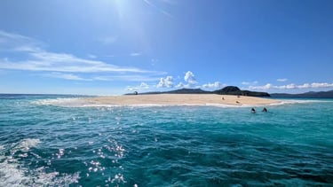 Banc de sable et eaux turquoise du lagon à Mayotte