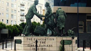 foto da praça de evacuação em Gibraltar