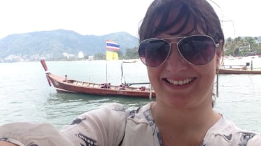 foto da autora no fim do tour em phuket 