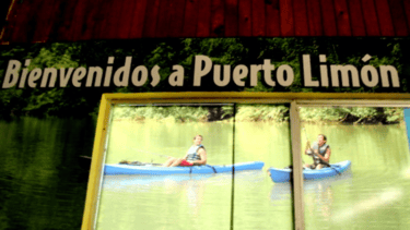 foto da placa de boas vindas em porto limon costa rica